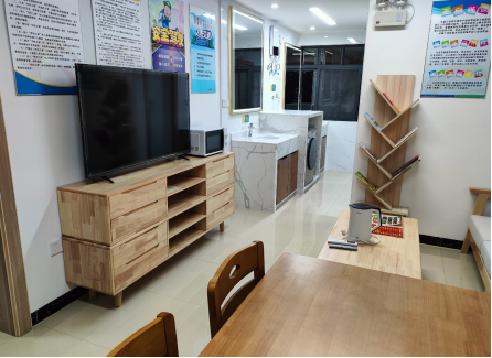 旧州服务区“司机之家”休闲区。(自治区高速公路发展中心百色分中心 供图)